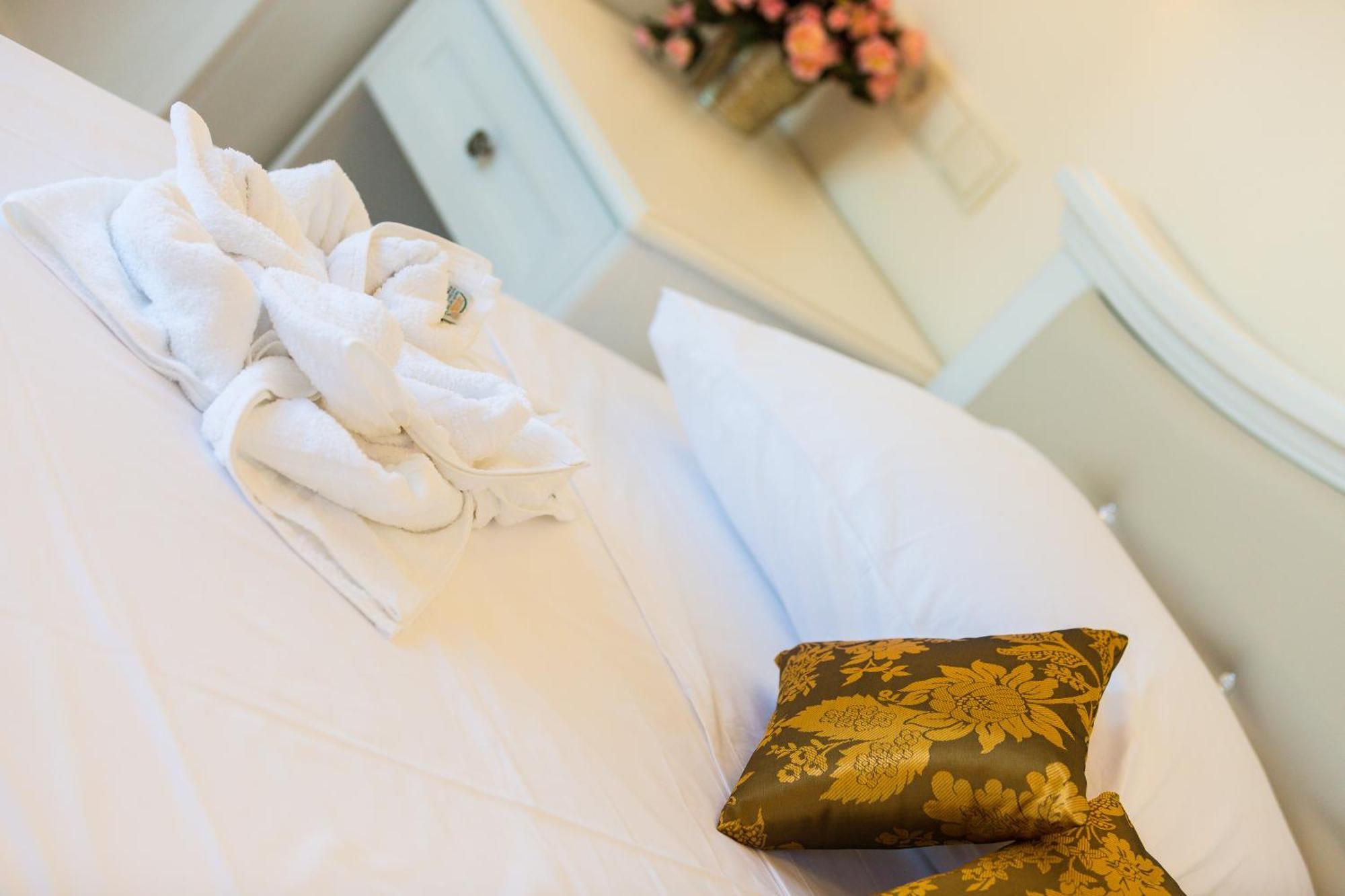 Polyxenia Suites Rethimno Eksteriør billede